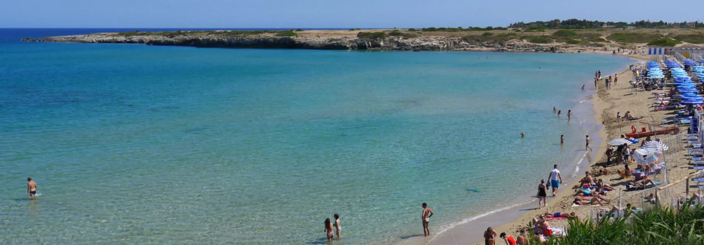 Spiaggia dell'Arenella, baia di sabbia dorata