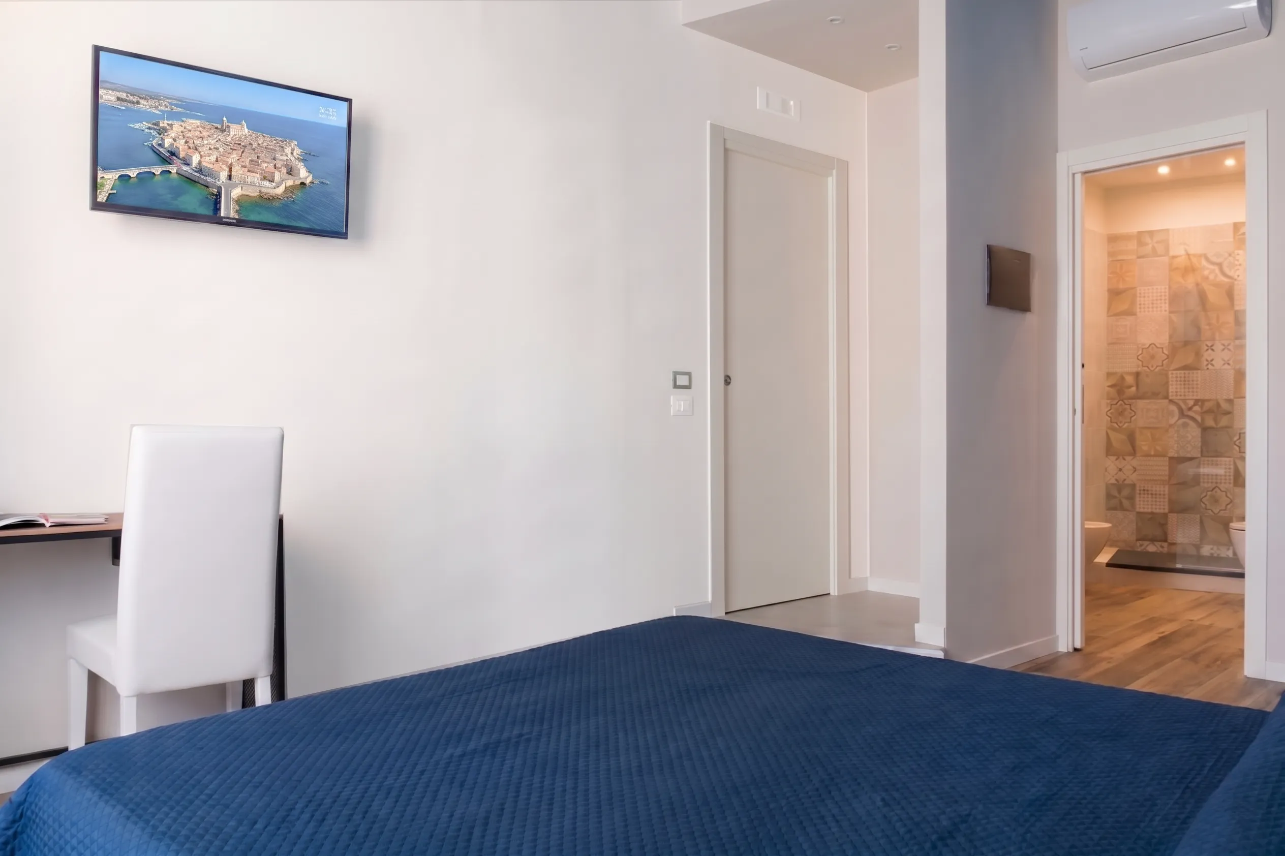 Camera Blue Hour, bagno con doccia in cristallo