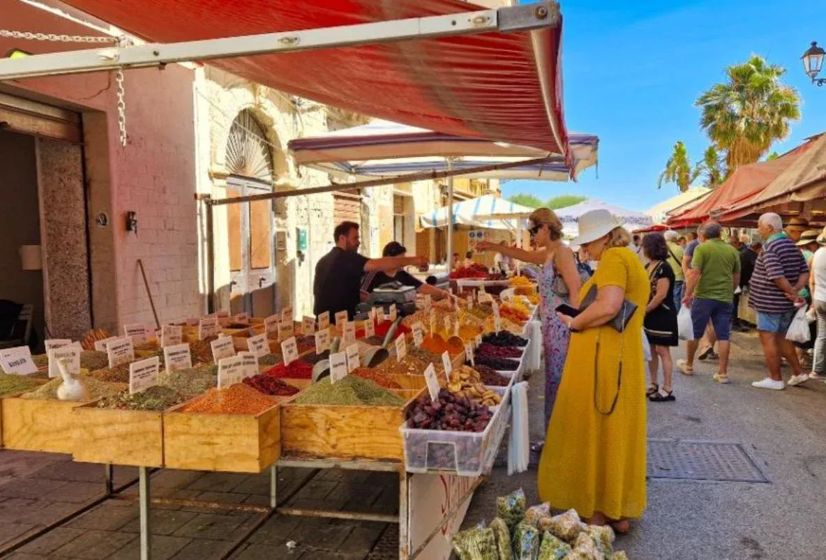 Mercato storico di Ortigia, Via De Benedictis